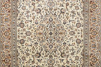 A Kashan carpet, c. 346 x 250 cm.
