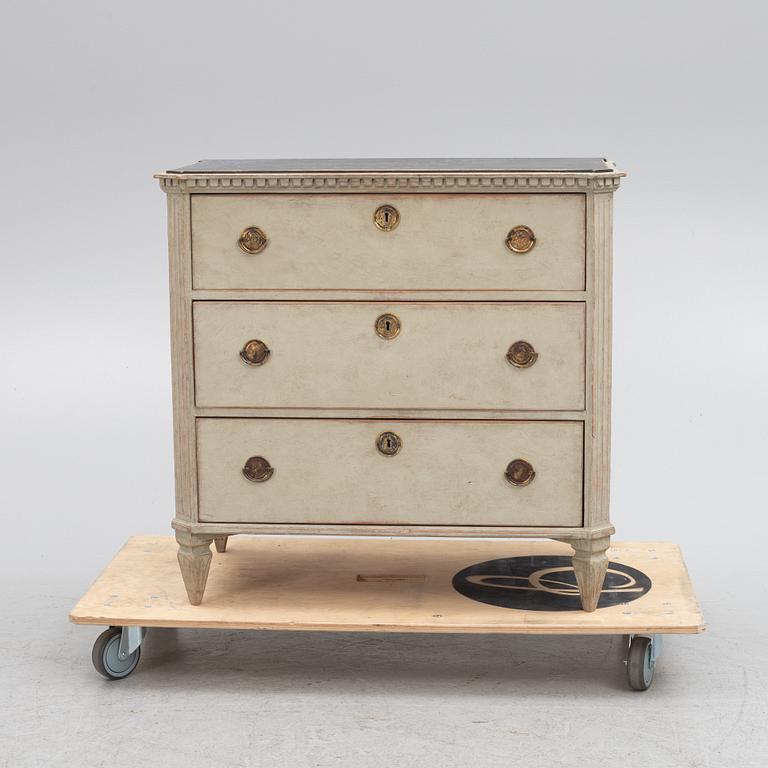 A painted Gustavian style chest of drawers, 20th century.