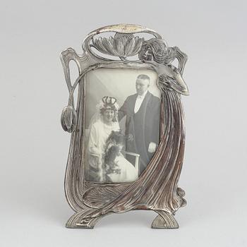 A pair of silver plated Art Noveau photo frames. Early 20th century.