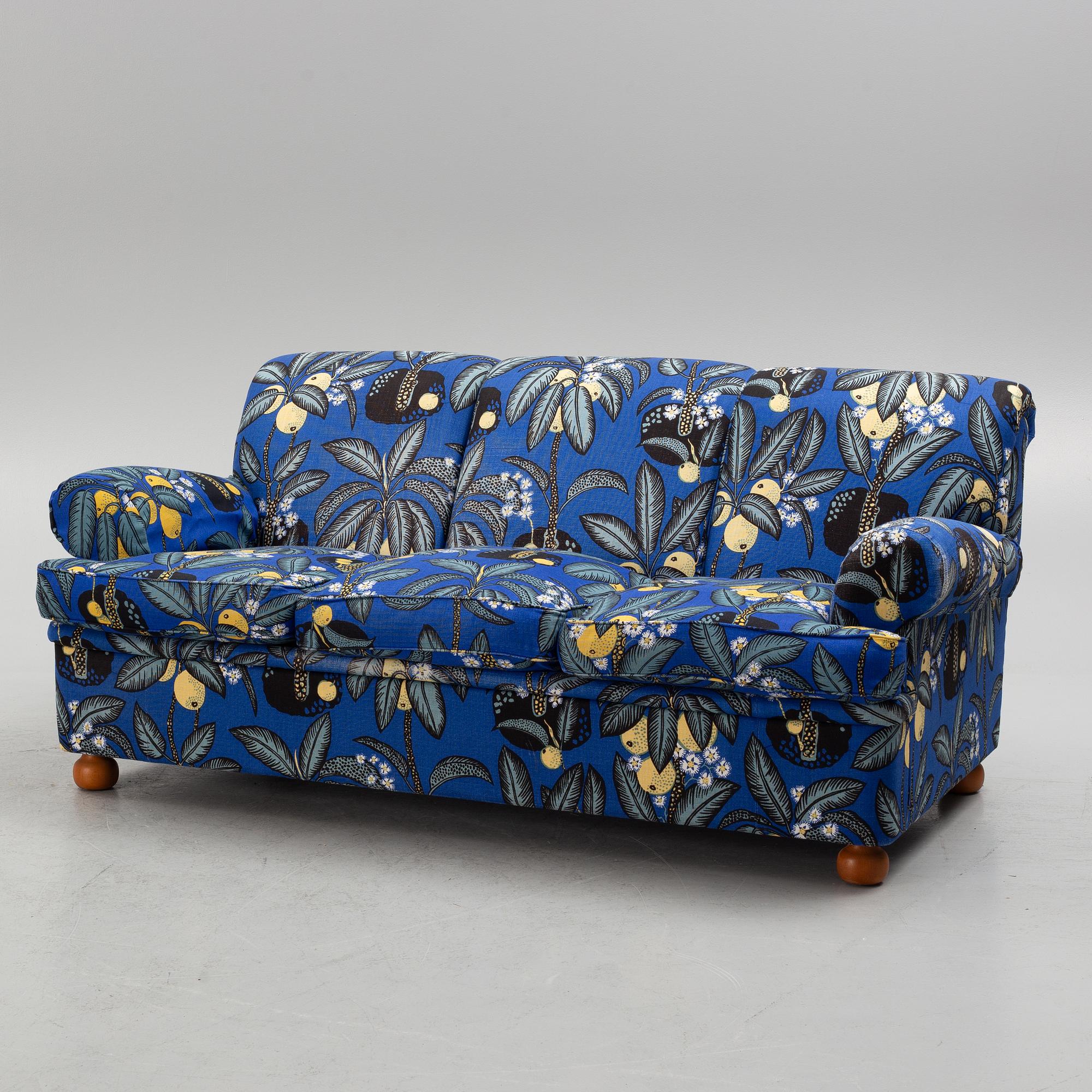 Josef Frank, a model 703 sofa, Firma Svenskt Tenn.
