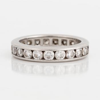 TIFFANY whole eternity ring, platinum with 20 diamonds approx 2 cts.