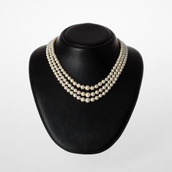 382. A NECKLACE,  3 strand. Mikimoto 4-8 mm. Brilliant cut diamonds, c. 0.20 ct. Clasp 18K white gold.