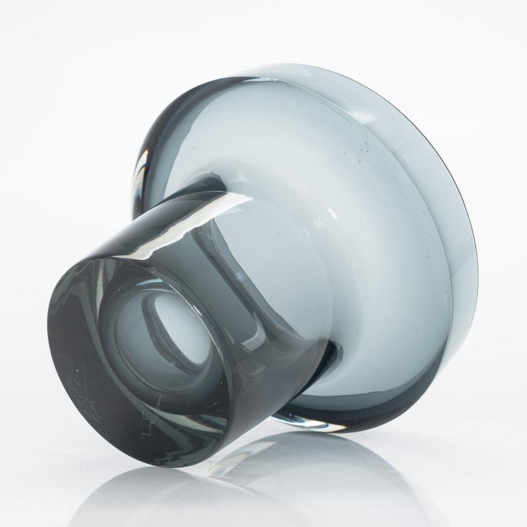Kaj Franck, A glass vase, model KF 260. Signed K Franck Nuutajärvi Notsjö -60.