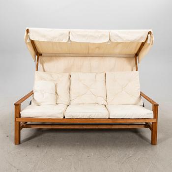 Elsa Stackelberg, soffa med solskydd, Fri Form, 1900-talets andra hälft.