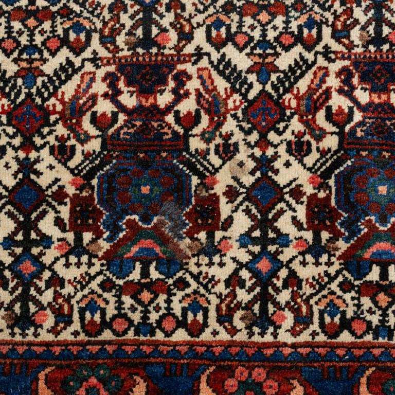 An oriental rug, c. 290 x 205 cm.