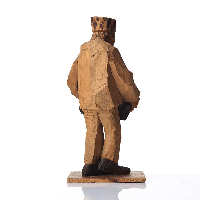 Axel Petersson Döderhultarn, Standing accordionist.