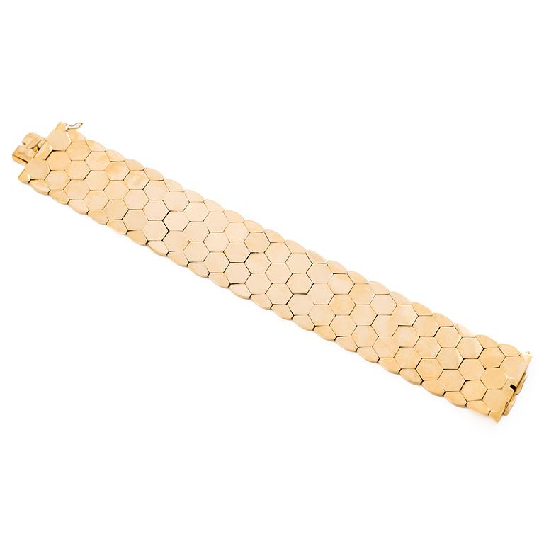 18K gold bracelet.