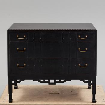 An Art decó chest of drawers, 1920/30s.