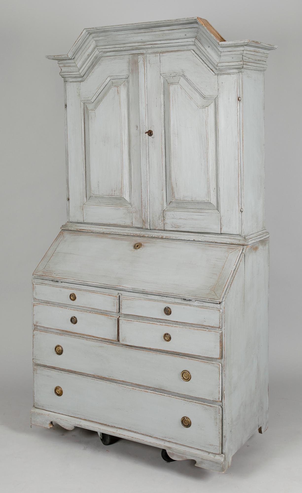 SNEDKLAFFSKÅP, barock, 1700-tal.