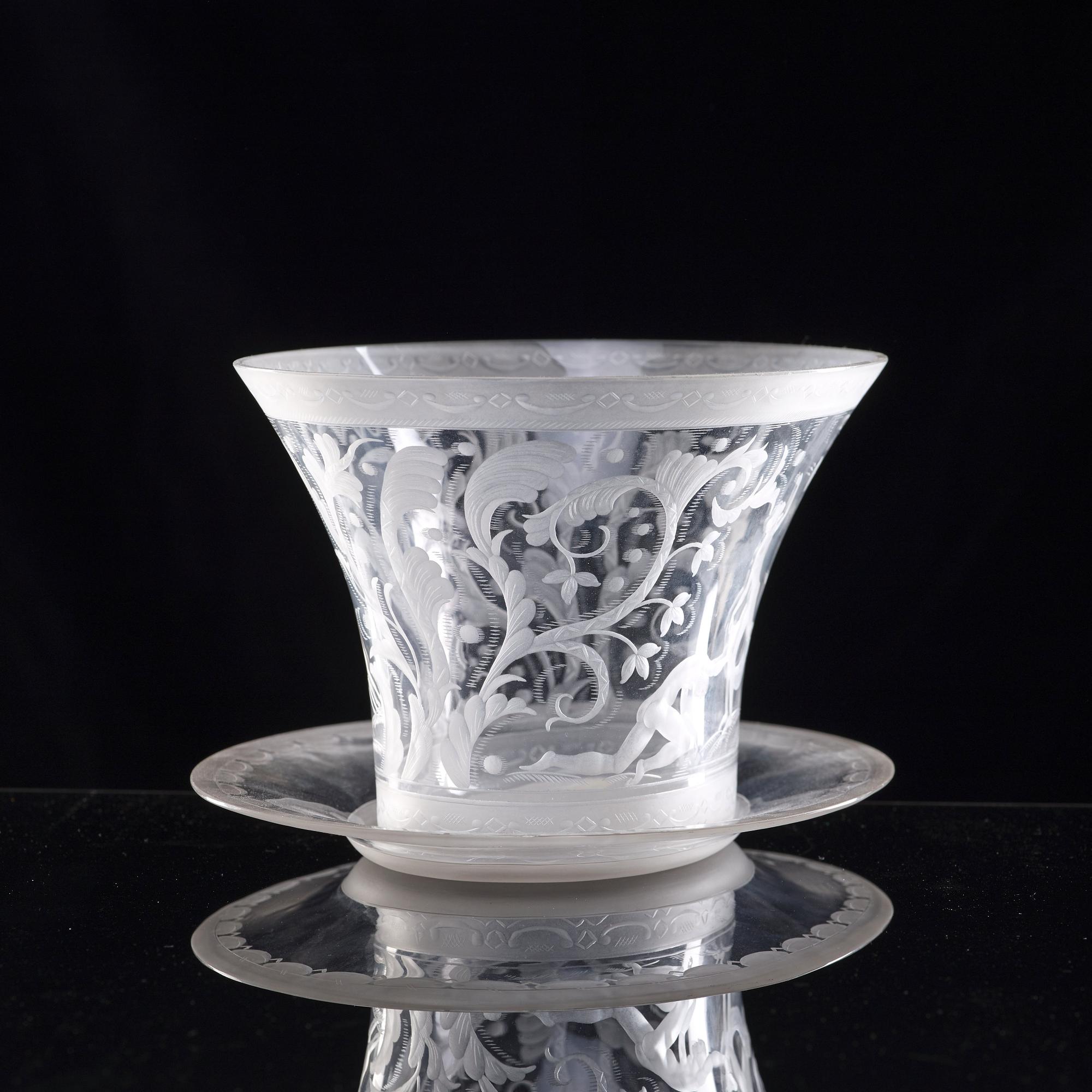 Simon Gate, an engraved bowl, Orrefors 1930. engraved by Arthur Diessner.