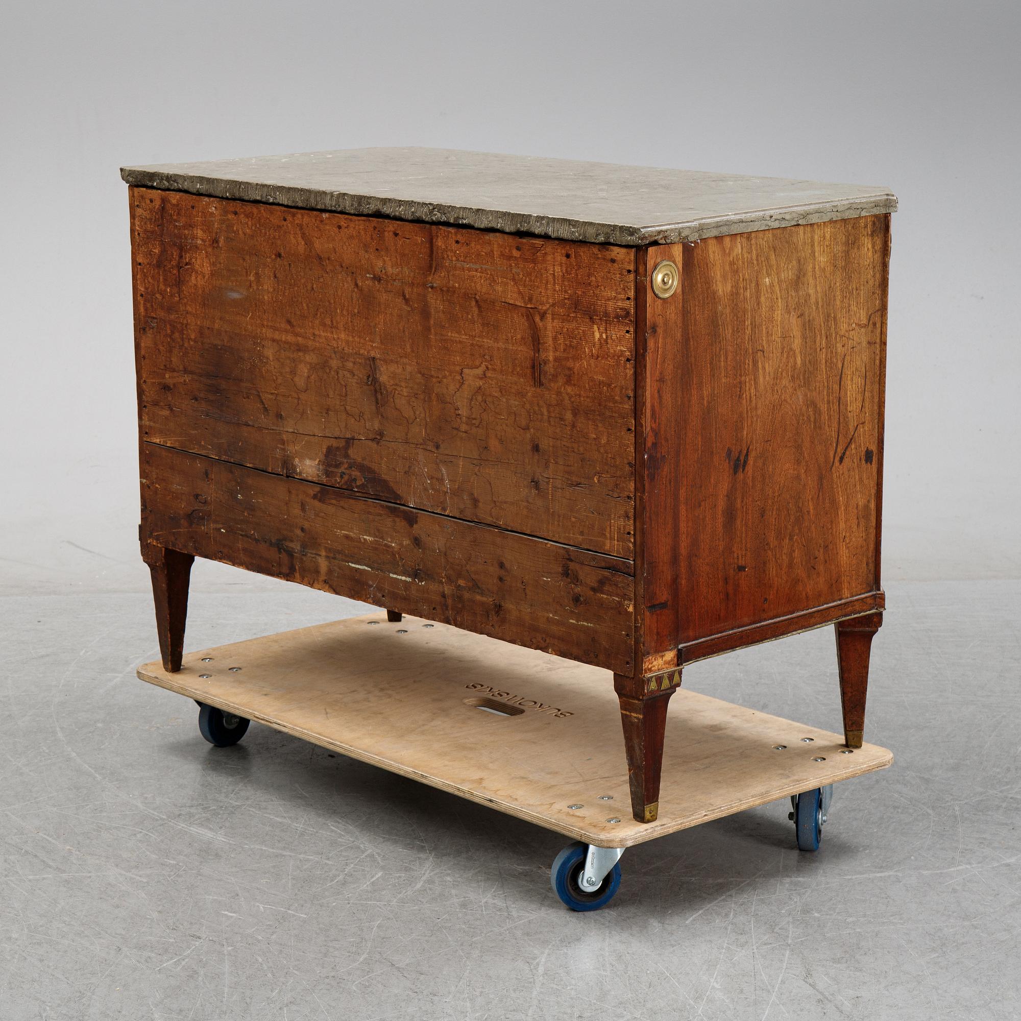 A late Gustavian mahogany chest of drawers.