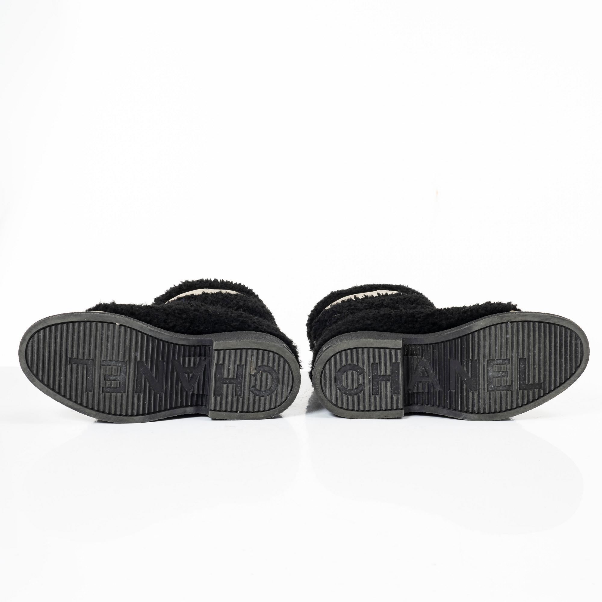 Chanel, "Coco Neige Shearling Boots", storlek 37.