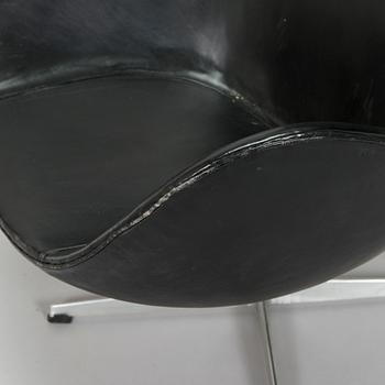 Arne Jacobsen, a black leather "Egg" armchair, Fritz Hansen, Denmark 1960/70s.