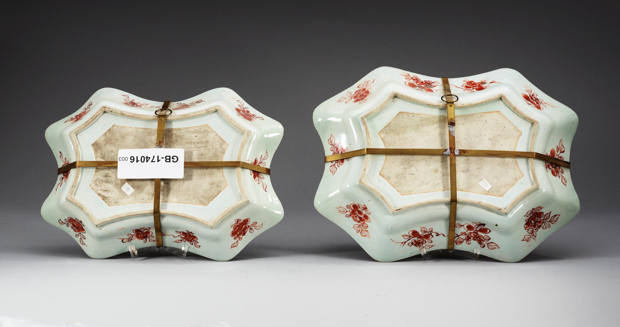 FAT, två stycken, porslin. Qing dynastin, Kangxi (1662-1722).