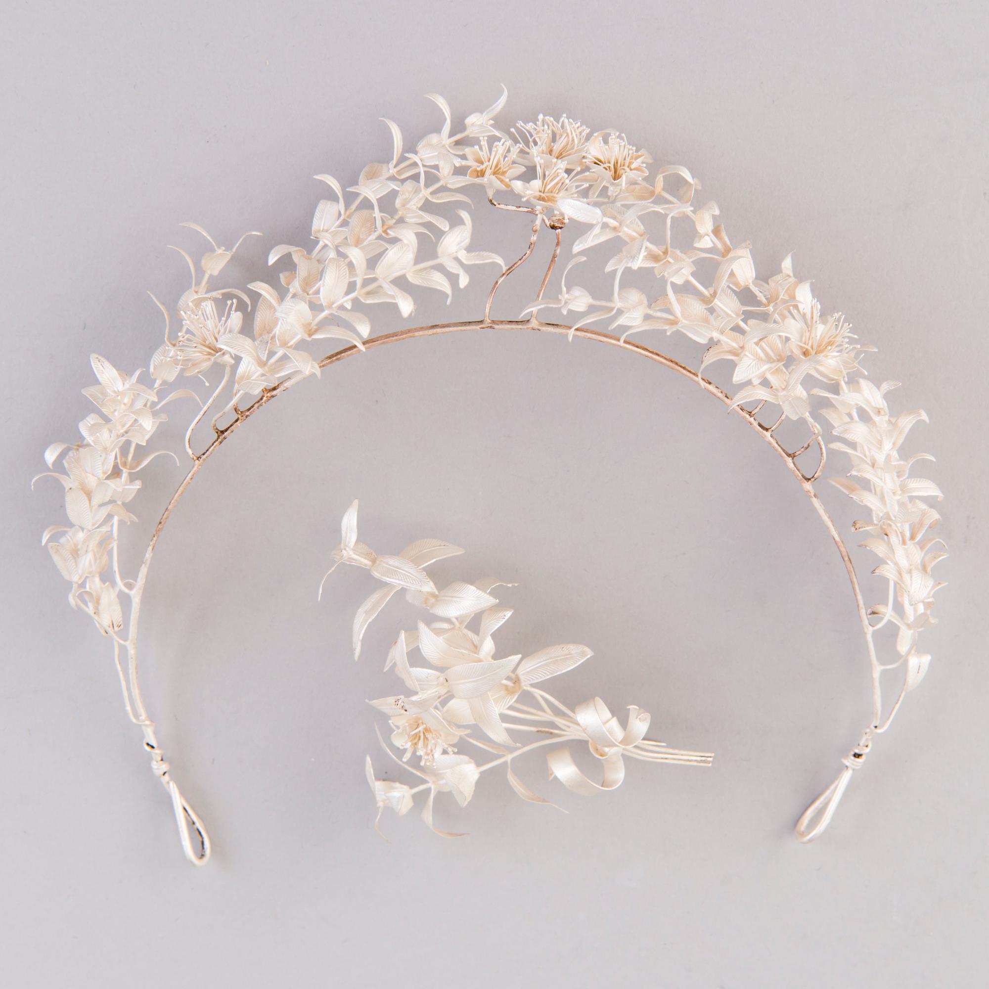 TIARA ja RINTANEULA, hopeaa. C.G. Hallbergs, Ruotsi.