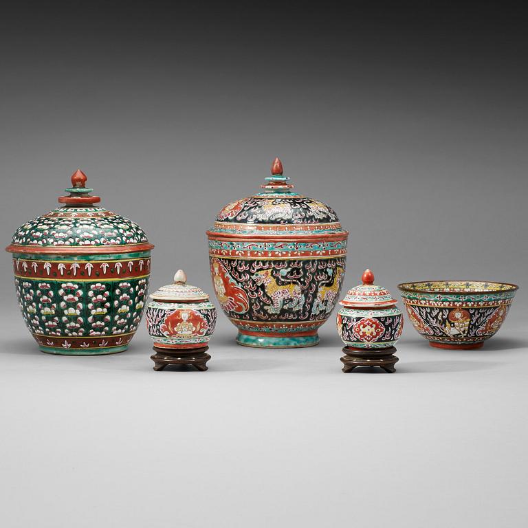 A group of Bencharong porcelain bowls, China for the Thai Market, Ayutthaya Period, 18th/19th Century.