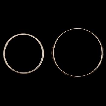 RINGAR, 2 st, 18 k vitguld, 1965. Vikt ca 10 g.