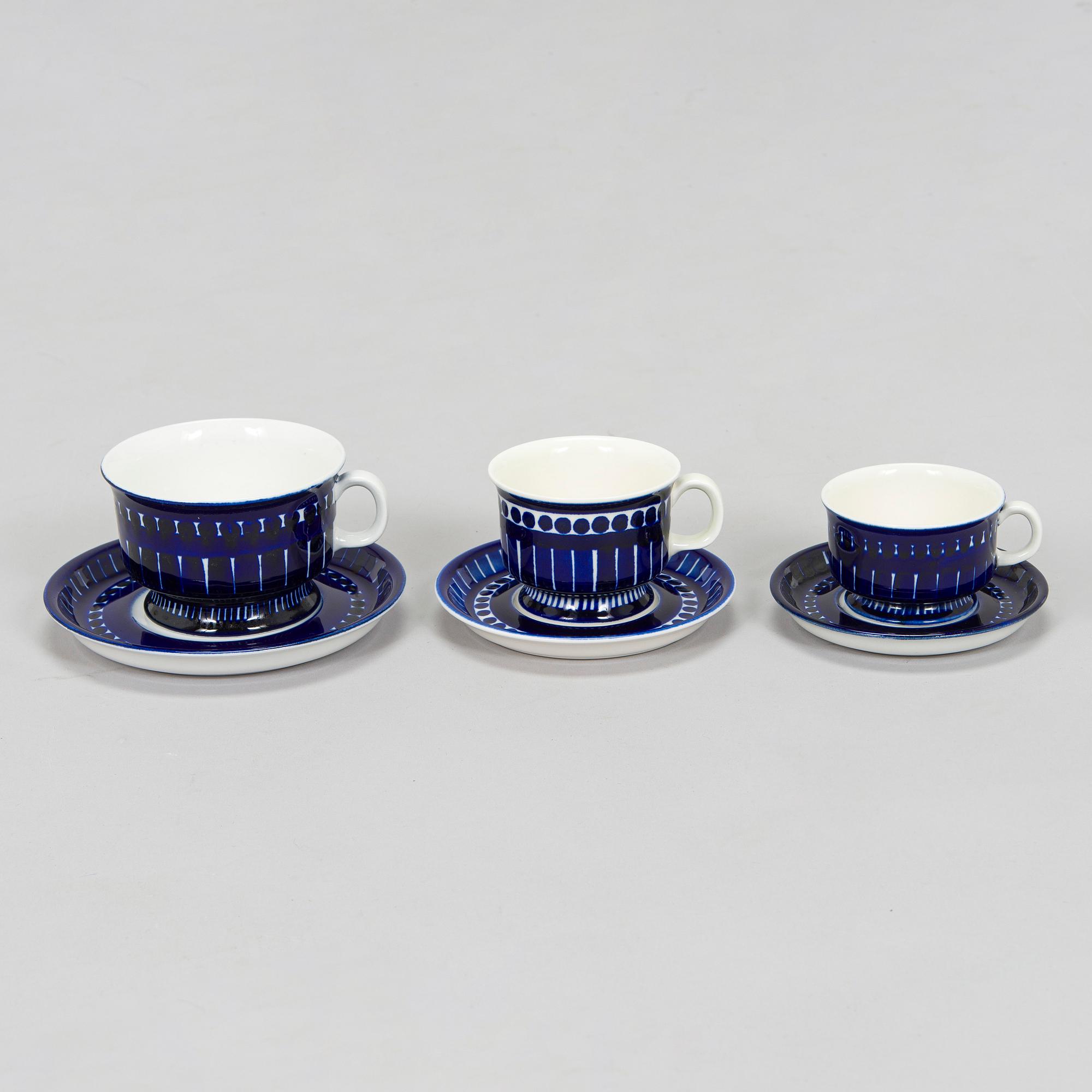 Ulla Procopé, A 75piece dinnerware and coffee service, "Valencia", Arabia 1960s.