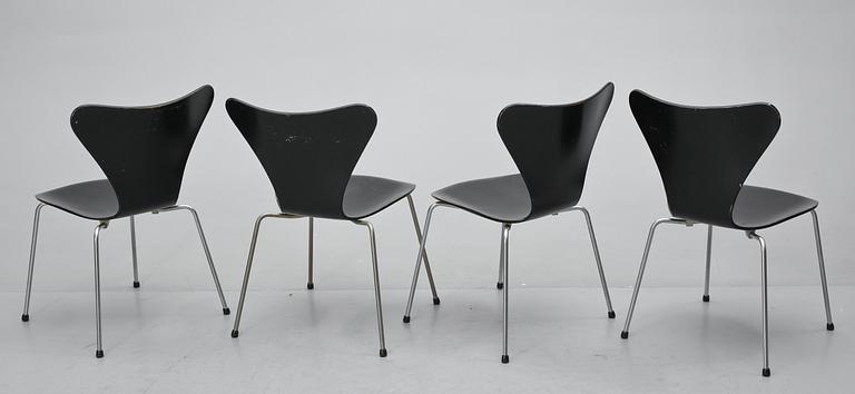 STOLAR, 3 + 1 st, "Sjuan", Arne Jacobsen, Fritz Hansen, Danmark, 1960-tal.