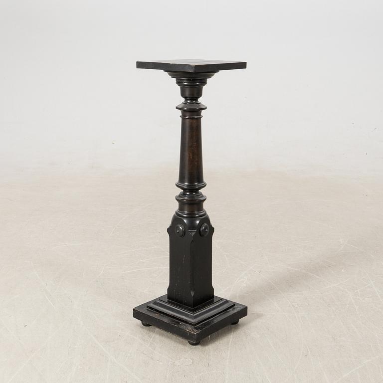 Pedestal early 20th century.