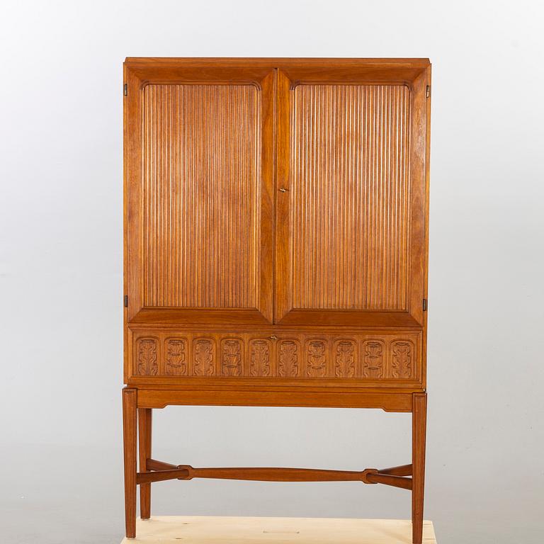 CABINET, Hjalmar Wikström Möbelsnickare, Stockholm, 1920-/1930-tal. Attributed to Carl Malmsten.