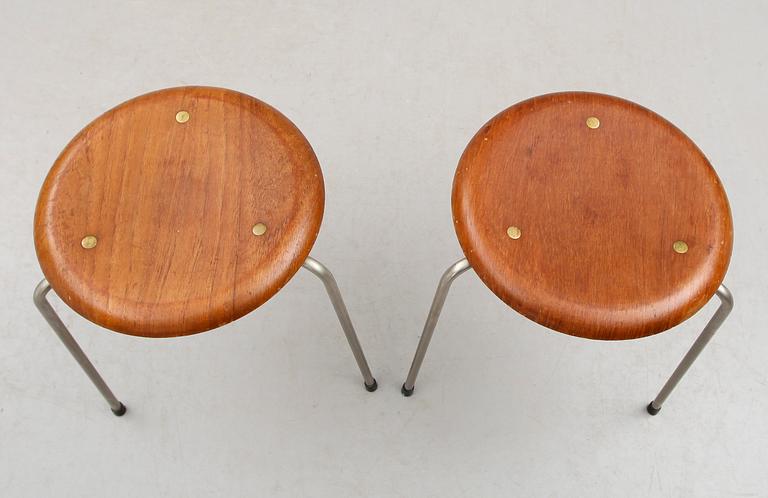 PALLAR, 2 st,  Arne Jacobsen för Fritz Hansen.