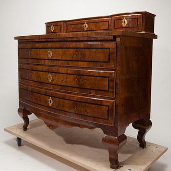 BYRÅ, senbarock, 1700-talets mitt.