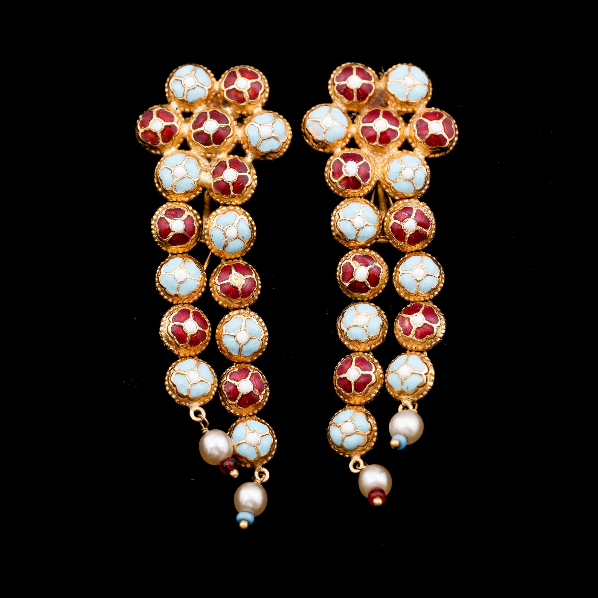 ÖRHÄNGEN, ett par, 18k guld, emalj. Tot vikt ca 11g.