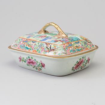 A famille rose porcelain tureen with cover, Canton, Qing dynasty, 19th century.