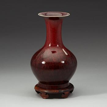 A oxblod glazed vase, Qing dynasty, 19th Century.