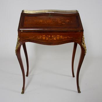 DAMSEKRETÄR, Louis XV-stil.