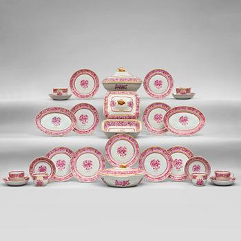 848. A Chinese Export part dinner service, Qing dynasty, Qianlong (1736-95).