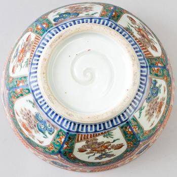 A set of fan-shaped bowls and a larger bowl, Japan, Meiji (1868-1911).