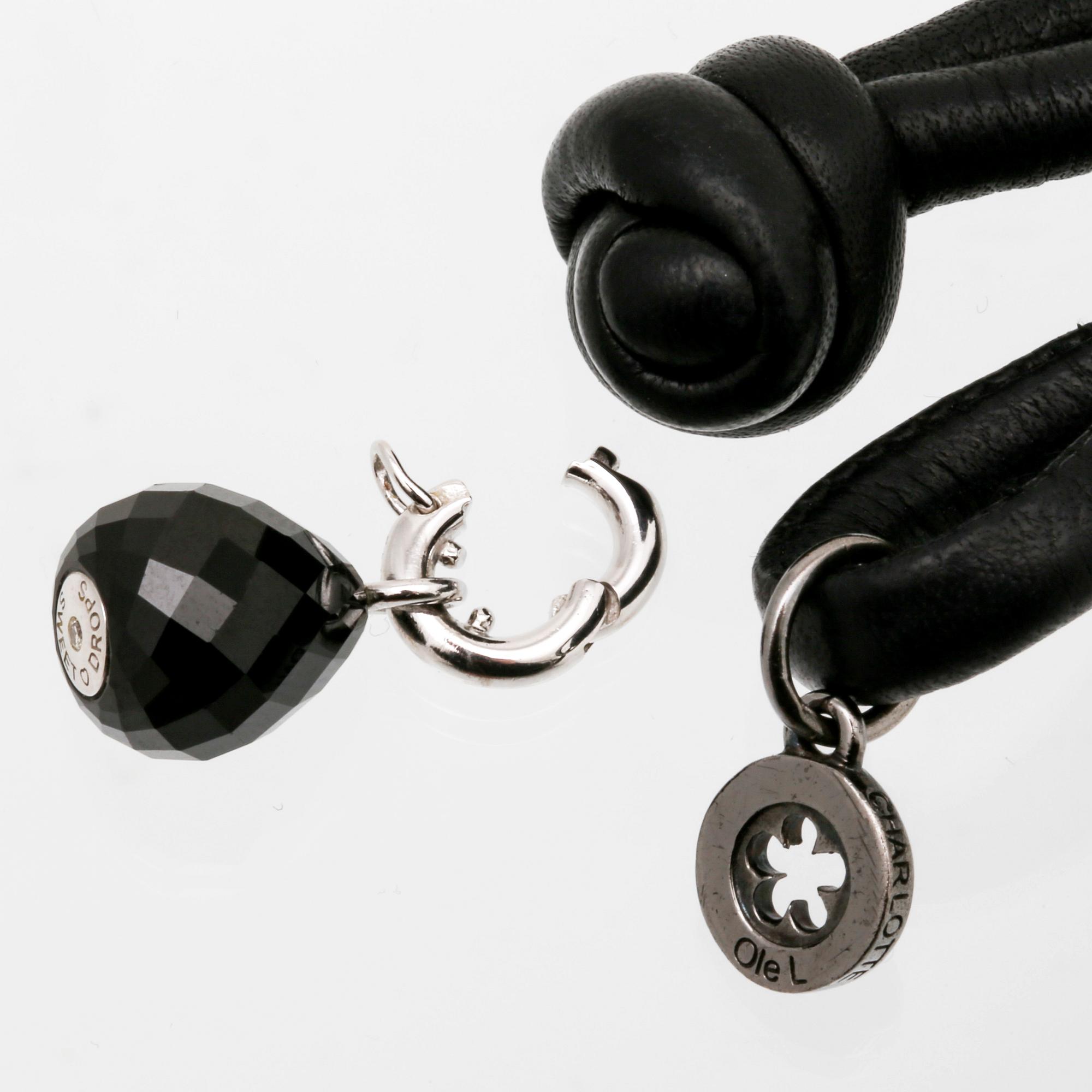 Ole Lynggaard, armband läder med avtagbart hänge i 18K vitguld och onyx.