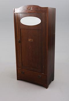 KLÄDSKÅP, 1900-talets första hälft.
