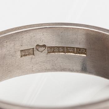 Elis Kauppi, Ring, sterlingsilver. Kupittaan kulta, Åbo 1974.