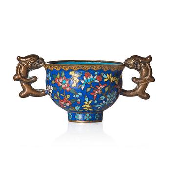 1029. A Chinese cloisonné cup, Qing dynasty, 19th Century.