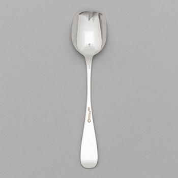 A silver tea caddy spoon, mark of Hlebnikov, with Imperial warrant mark, Moscow 1898-1914.