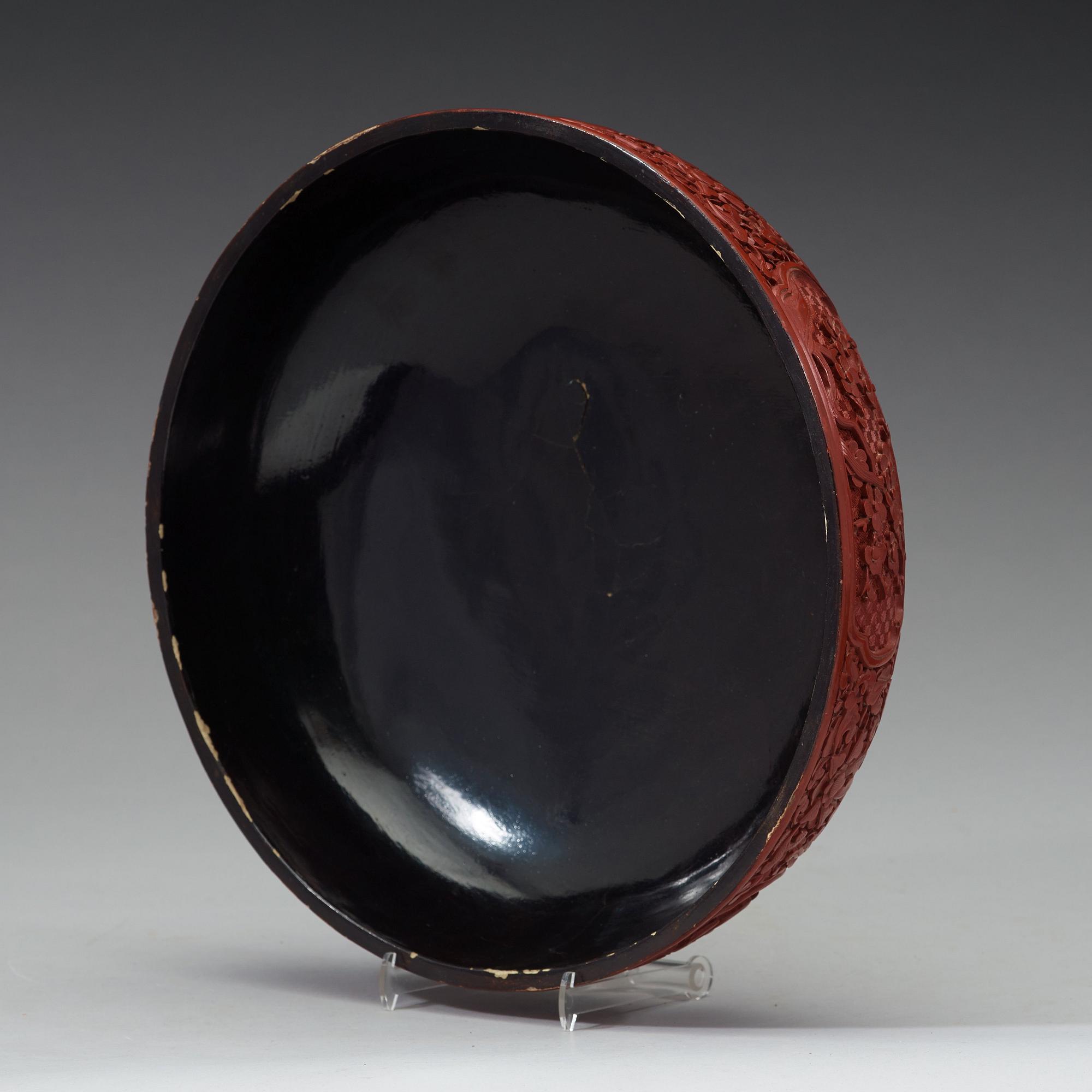 A large lacquer box with cover, Qing dynasty, with Qianlongs mark.