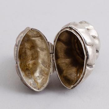 LUKTDOSA, silver, Jörgen Nielsen Lind, Köpenhamn 1740. Vikt ca 27 gram.