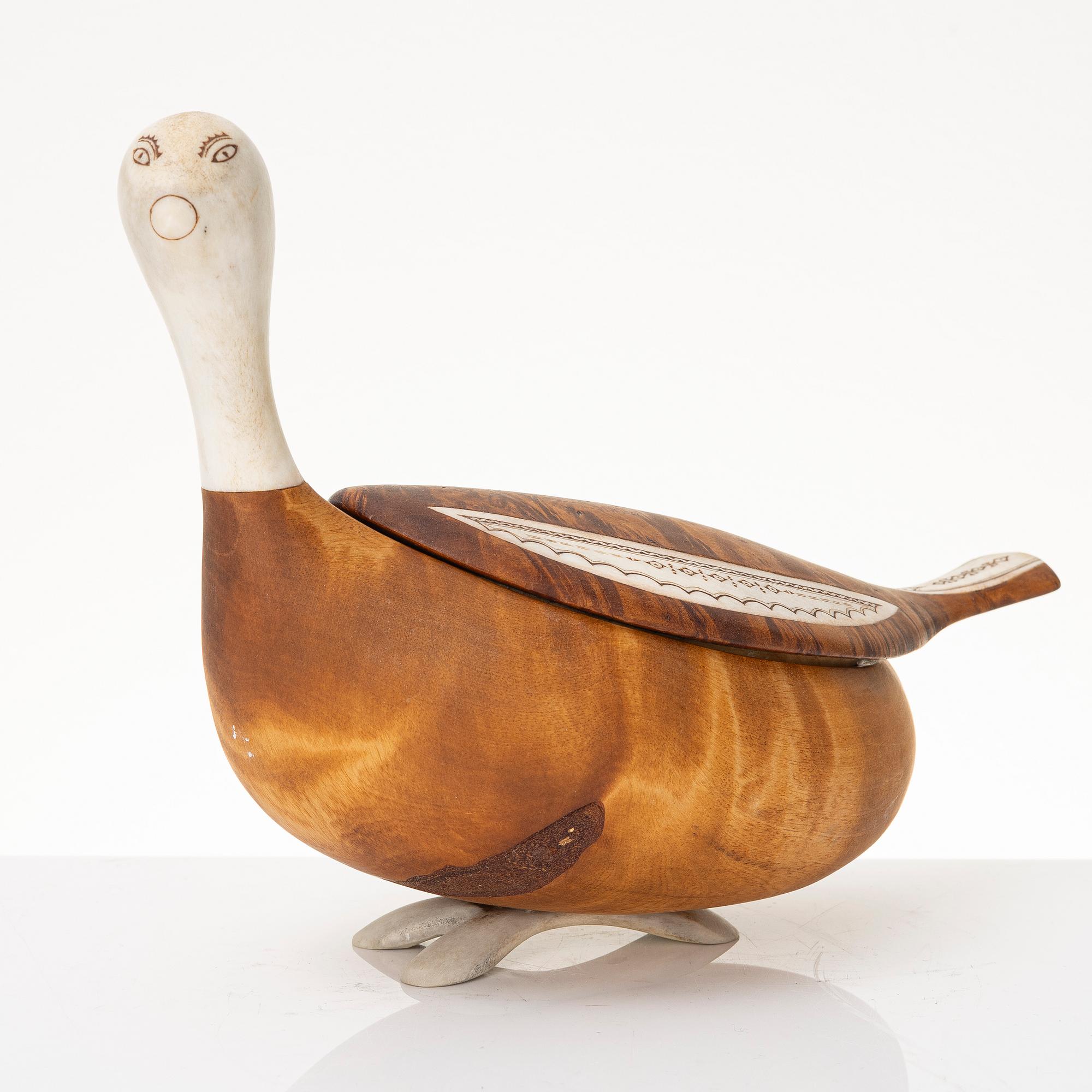 Lars Levi Sunna, Ripa, a box with a lid. signed.