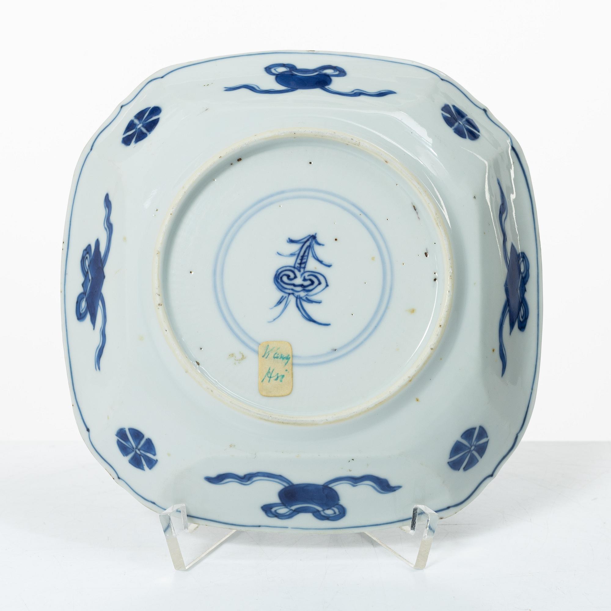 A blue and white porcelain dish, Kangxi (1662-1722).