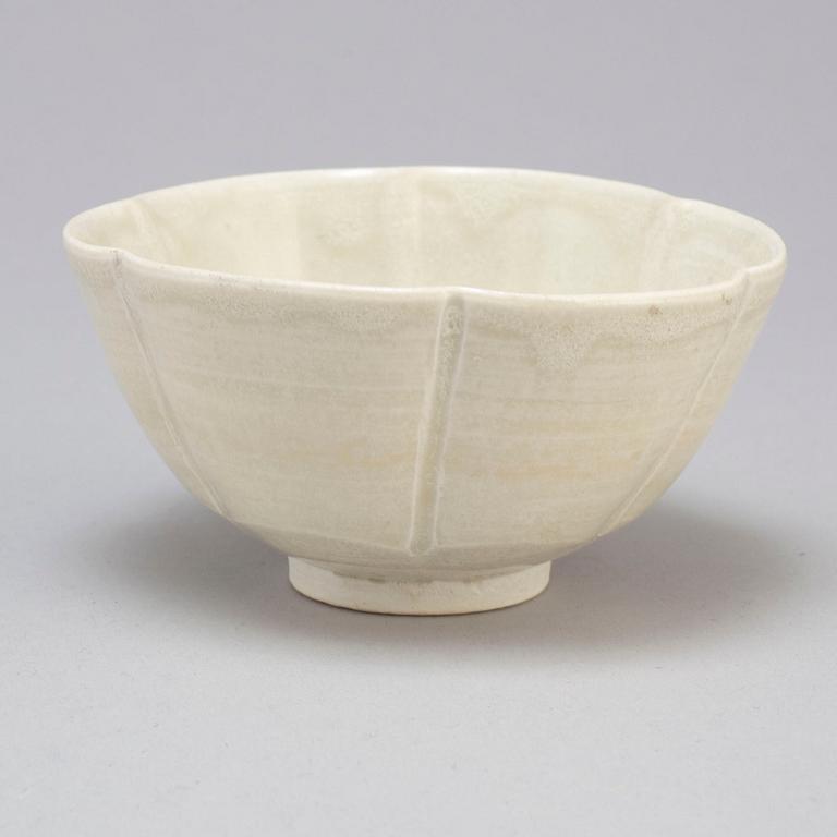 A glazed lotus-shaped bowl, Yuan/Ming dynasty.