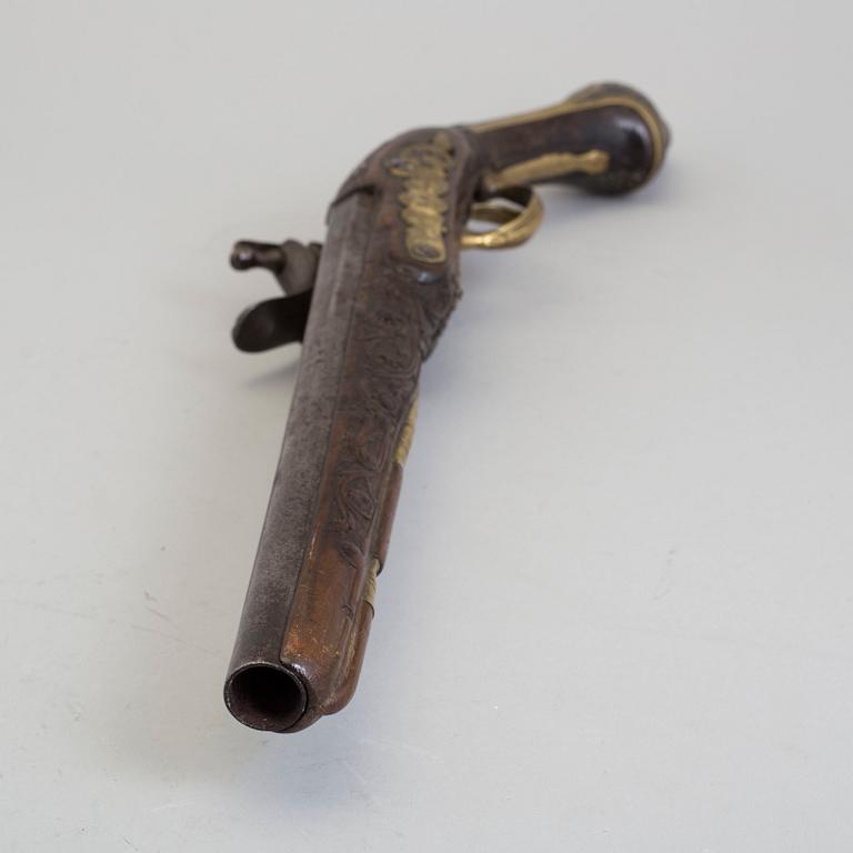 FLINTLÅSPISTOLER, 2 st, 1700-tal, för den orientaliska marknaden.