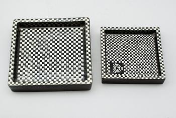 ASKFAT, 2 st, stengods, "Domino", Stig Lindberg, Gustavsberg.