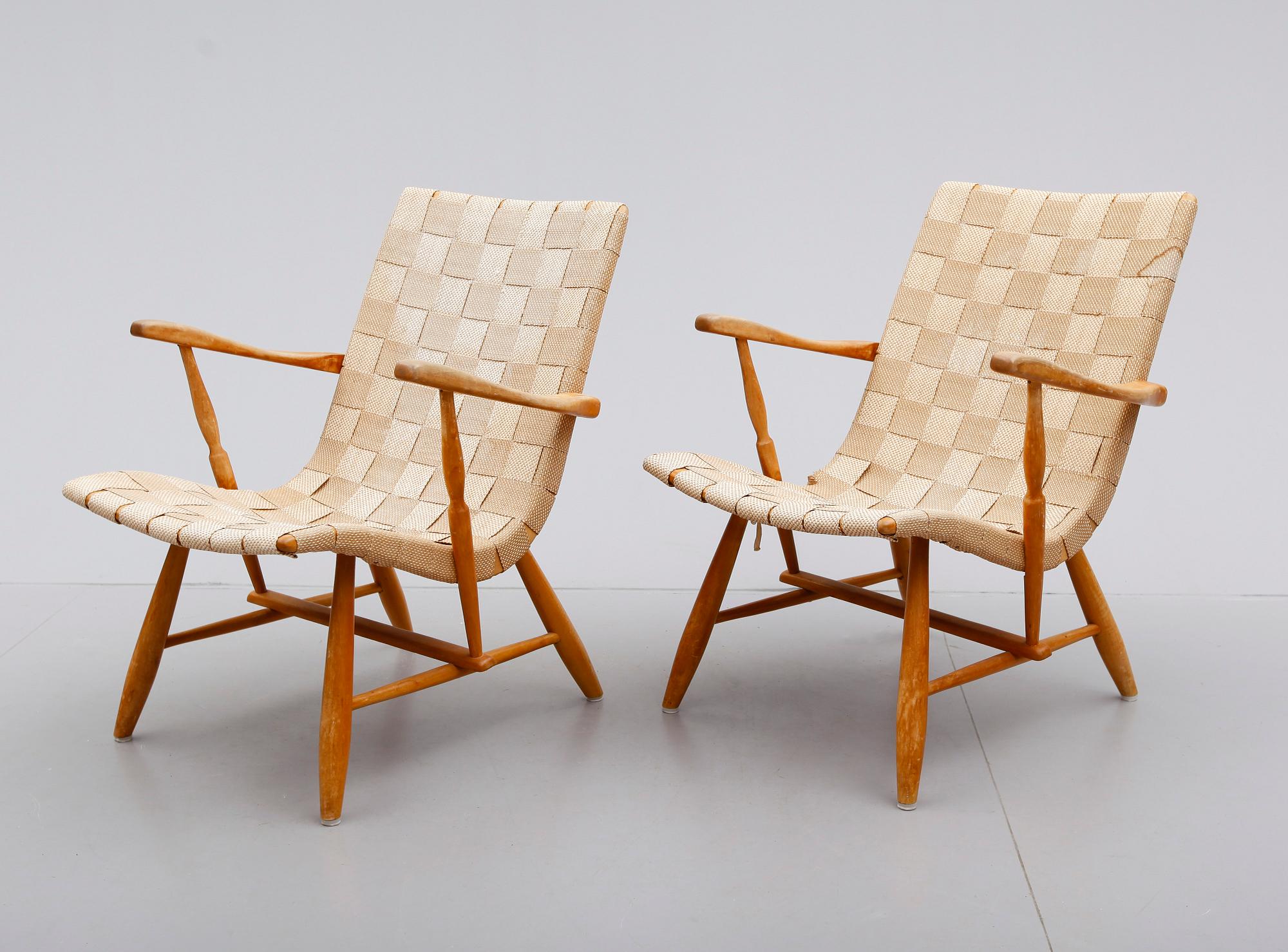 KARMFÅTÖLJER, 1 par, 1900-talets mitt.