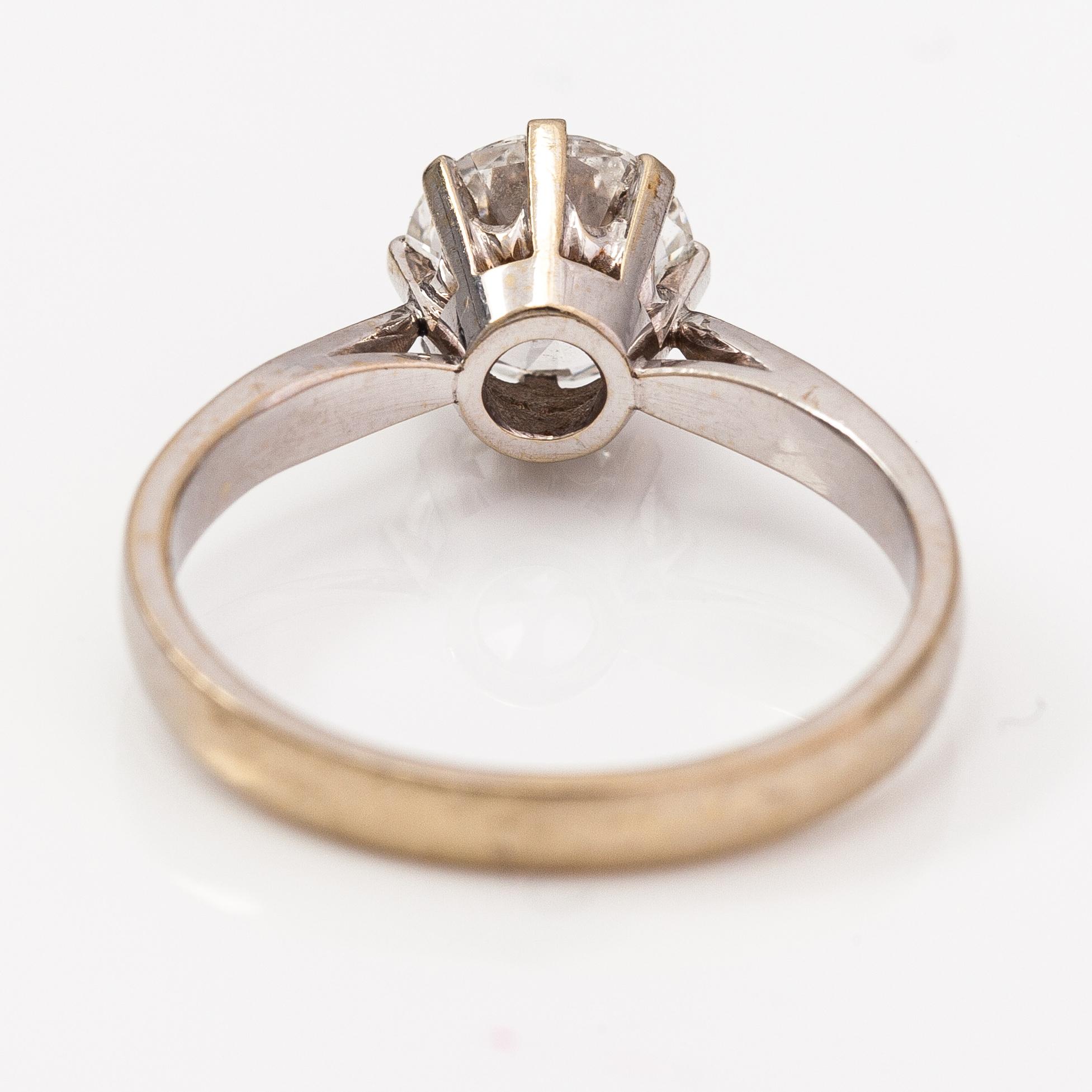 Sormus, 18K valkokultaa, timantti n. 1.10 ct. Kalevi Piiranen, Helsinki 1982.