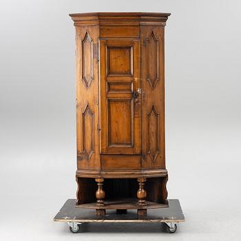 Corner cabinet, Baroque, 18th century.