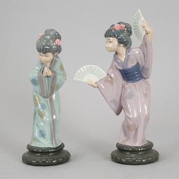 A pair of porcelain figurines, Spain, secind half of the 20th century.