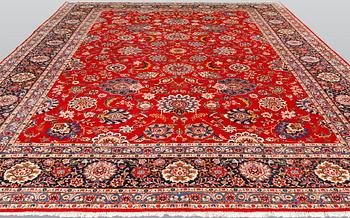 A Tabriz carpet, ca 435 x 324 cm.